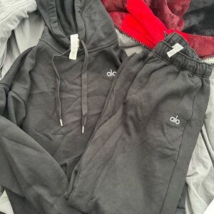 ALO Accolade Sweat Set